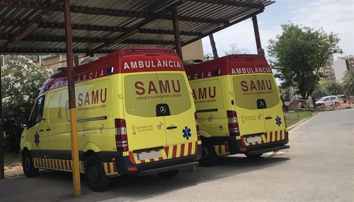 Archivo - Dos SAMU en la base (archivo)