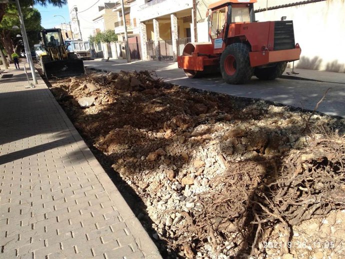 Obras de mejora en las calles que rodean el parque Rosa Bueno en el bariro del Rafal Nou.