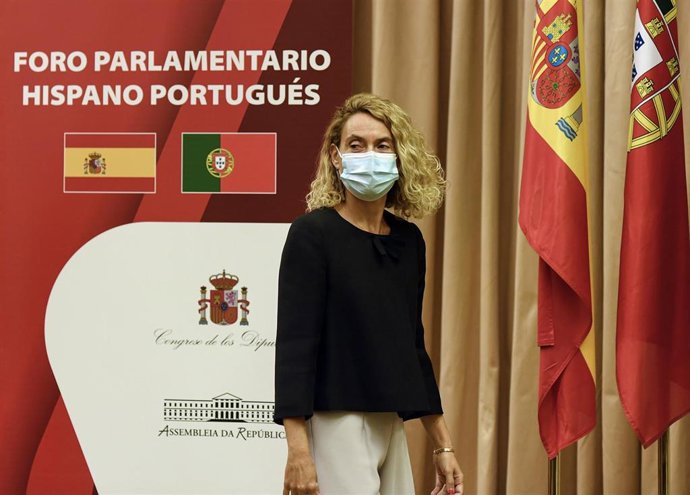La presidenta del Congreso, Meritxell Batet, a su llegada a la inauguración del IX Foro Parlamentario Hispano-Portugués en la Sala Ernest Lluch del Congreso 