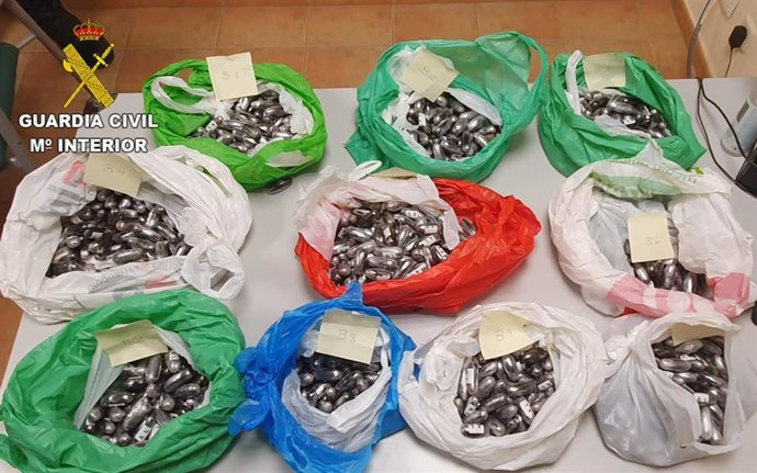 Detenido un joven de 25 años en Madridejos que circulaba por la A-4 con más de 1.000 bellotas de hachís.