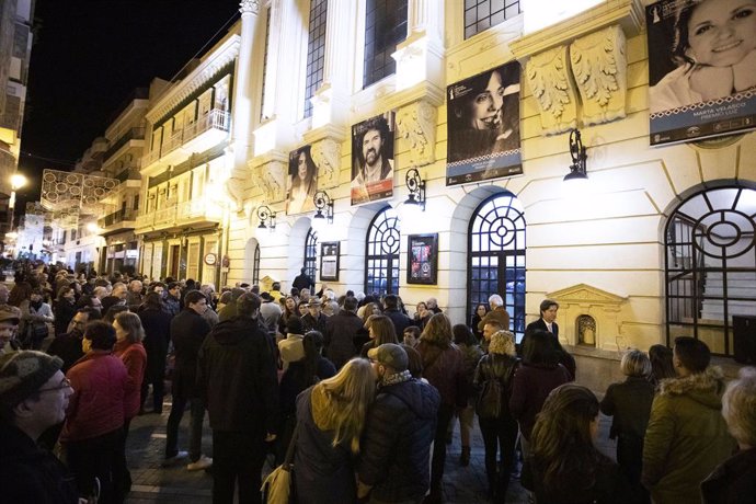 Archivo - Público del Festival en el Gran Teatro de Huelva.