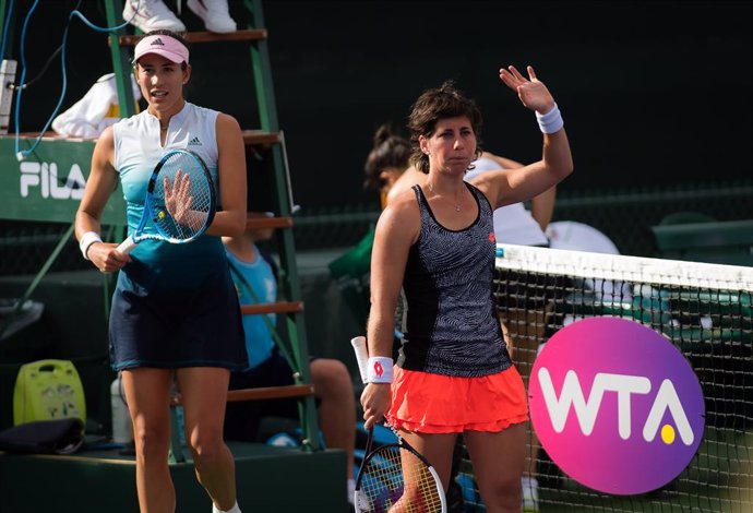 Archivo - Garbine Muguruza of Spain & Carla Suarez Navarro of Spain playing doubles at the 2019 BNP Paribas Open WTA Premier Mandatory tennis tournament