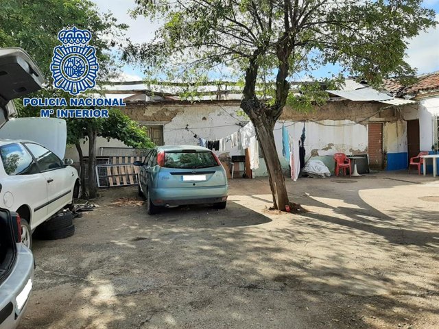 Vivienda en ruinas en la que vivían hacinados los inmigrantes.