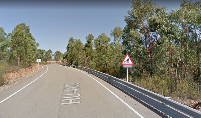 El siniestro ha tenido lugar en la Hu-4103, carretera entre Berrocal y La Palma.