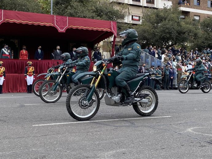 Fernando Grande-Marlaska preside en Córdoba el acto central de la Guardia Civil por su patrona, junto a Rafael Pérez y María Gámez, en la foto a la izquierda.