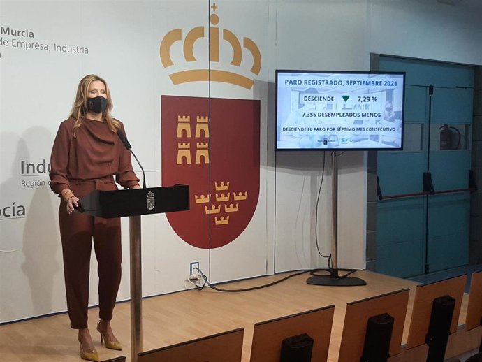 La directora general del Servicio Regional de Empleo y Formación (SEF), Marisa López, ofrece en rueda de prensa los datos del paro correspondientes al mes de septiembre.