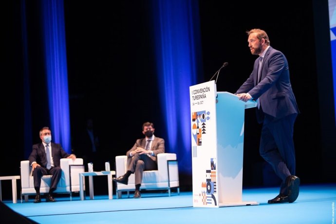 El secretario de Estado de Turismo y presidente de Turespaña, Fernando Valdés, en la inauguración de la I Convención Turespaña
