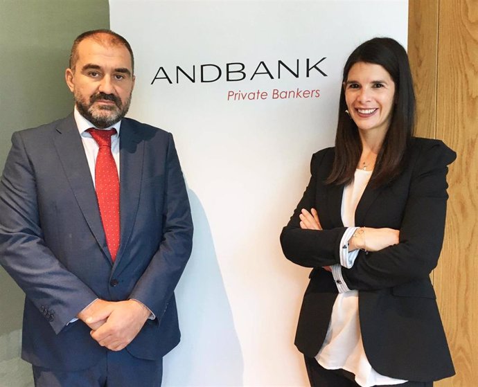 Archivo - Enrique Feito y a Maite García a su red de agentes financieros en Madrid, nuevos agentes financieros de Andbank España.