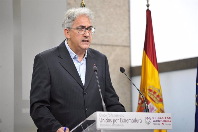 El diputado de Unidas por Extremadura Joaquín Macías, en su comparecencia en la Asamblea.