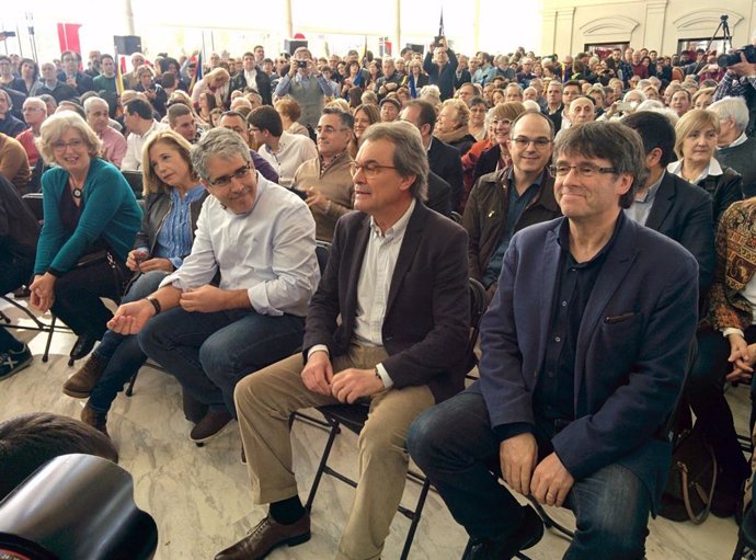 Archivo - Irene Rigau, Joana Ortega, Francesc Homs, Artur Mas y Carles Puigdemont inician la campaña del 'sí' al referéndum