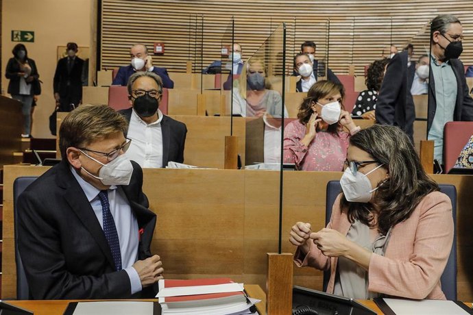 La vicepresidenta de la Generalitat, Mónica Oltra, y el 'president' de la Generalitat, Ximo Puig