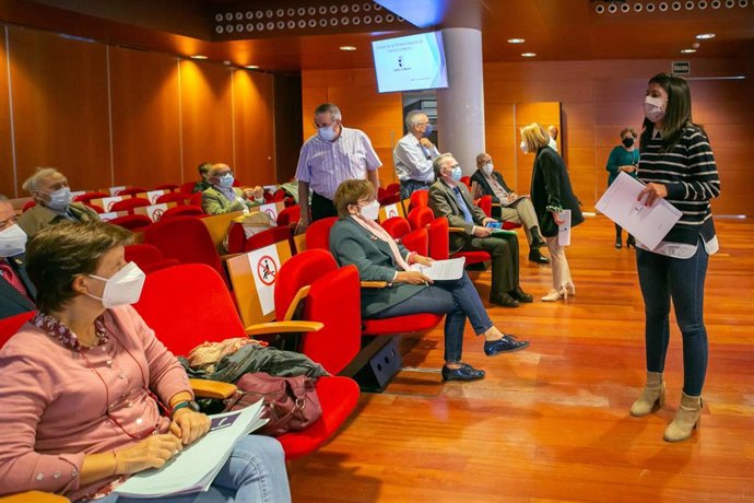 La consejera de Bienestar Social, Bárbara García Torijano, preside el Consejo regional de Mayores.