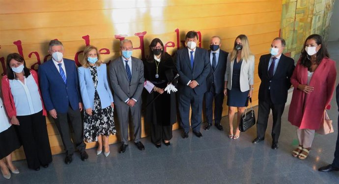 El consejero de Transformación Económica, Industria, Conocimiento y Universidades, Rogelio Velasco, en la inauguración del curso académico 2021/2022 de la Universidad de Huelva (UHU).