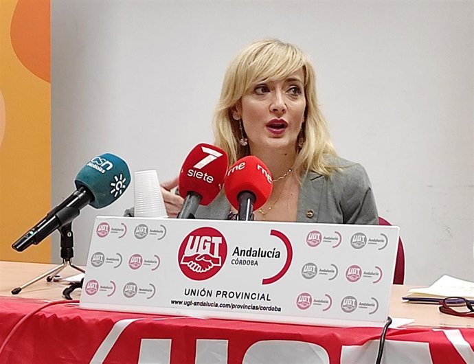La secretaria general de UGT Andalucía, Carmen Castilla, en la sede de UGT en Córdoba.