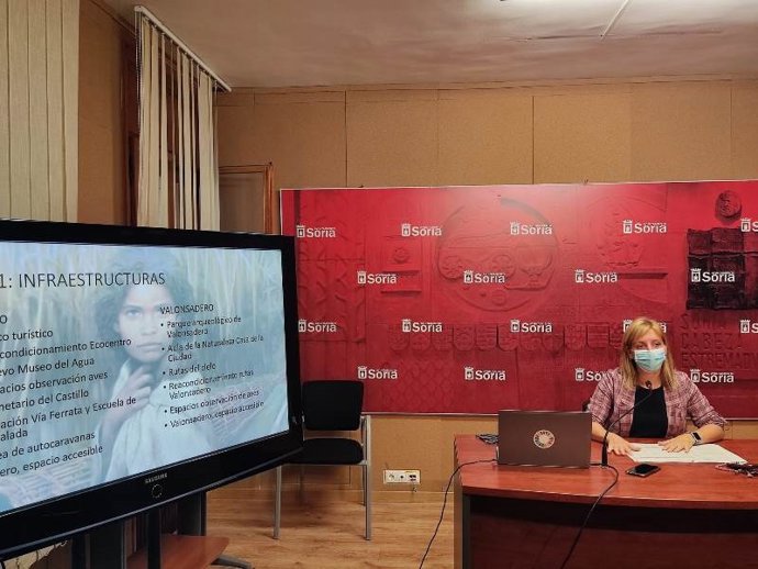 La concejal de Turismo de Soria, Yolanda Santos, durante la rueda de prensa.