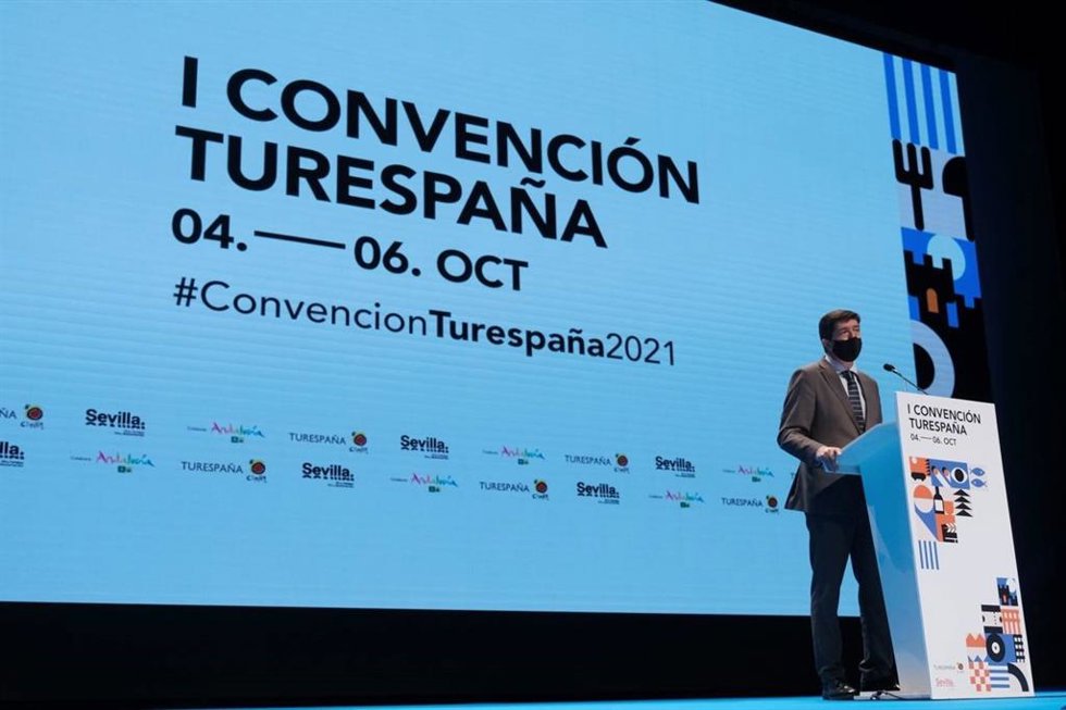 El vicepresidente de la Junta y consejero de Turismo, Regeneración, Justicia y Administración Local, Juan Marín, interviene en la primera convención Turespaña que se celebra en Sevilla