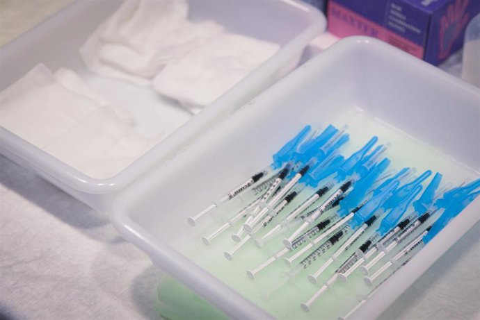 Archivo - Varias dosis de la vacuna Pfizer en una imagen de archivo