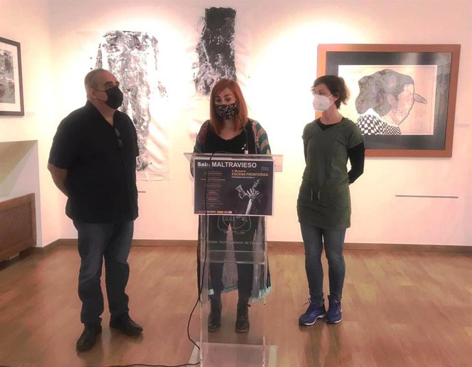 Isidro Timón, Fernanda Valdés y Amelia David, presentan la V Muestra Escena Fronteriza organizada por la sala Maltravieso de Cáceres