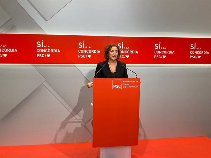 La portavoz del PSC en el Parlament, Alícia Romero, en rueda de prensa en la sede del PSC.
