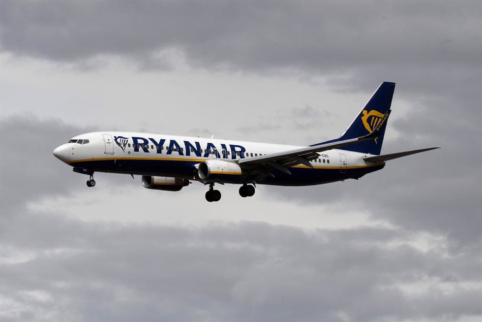 Archivo - Avión de Ryanair.