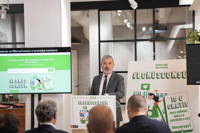 El primer teniente de alcalde de Barcelona, Jaume Collboni, presenta la plataforma online bcnMarket y el 'Bonus Consum' para fomentar las compras en el comercio local en la ciudad.