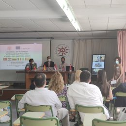 El delegado territorial Antonio Jiménez visita programa 'Let s share our treasures' del IES Bahía de Almería