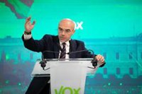 Buxadé (Vox) reprocha a Casado el acercamiento de PP y PSOE en Andalucía, que "consolida el chiringuitismo"