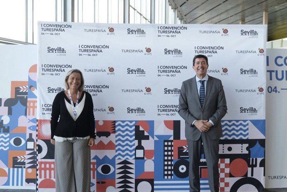 Isabel Albás con Juan Marín.