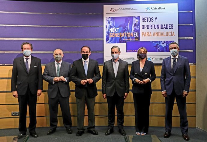 González de Lara, en el centro, en la jornada de la CEA para difundir los fondos 'Next Generation'.