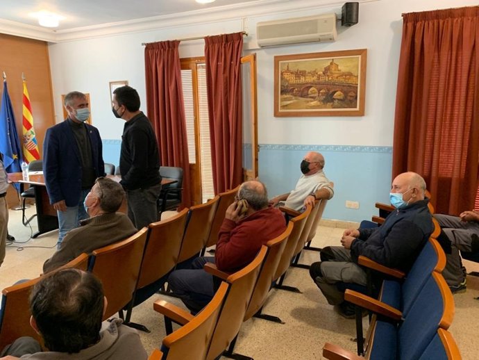 El portavoz de Agricultura de Ciudadanos en las Cortes de Aragón, Ramiro Domínguez, aborda el problema de la plaga de conejos en Albalate del Arzobispo.