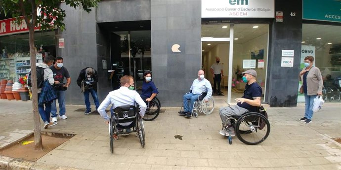 Presentación de la campaña 'Por aquí no puedo, por aquí no paso'.