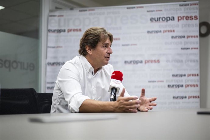 El alcalde de Fuenlabrada, Javier Ayala, durante una entrevista para Europa Press, a 9 de septiembre de 2021, en Madrid, (España). Ayala ha anunciado su candidatura para optar a la secretaría regional del PSOE. Pugnará con el número 4 de la lista social
