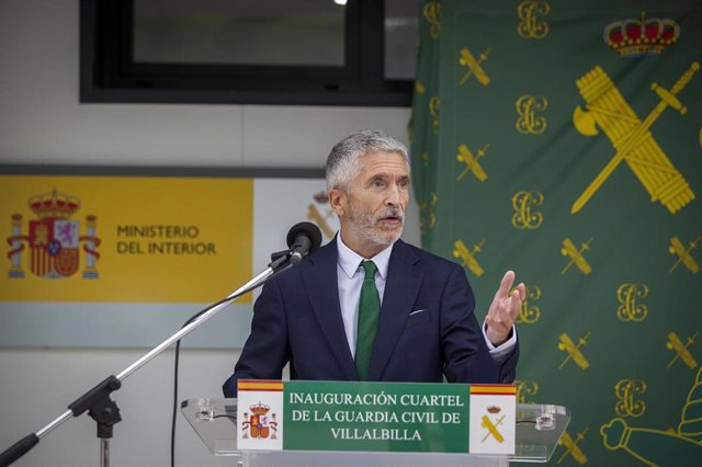El ministro del Interior, Fernando Grande-Marlaska, en la inauguración de un puesto de la Guardia Civil en Villalbilla (Madrid)