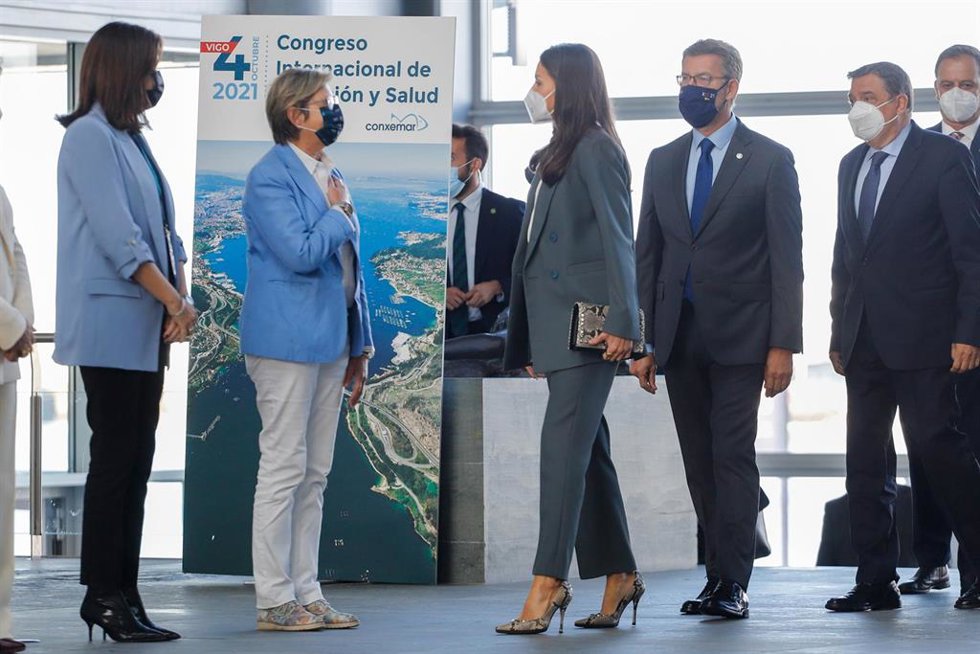 (3D-I) La Reina Letizia y Embajadora Especial de la FAO para la Nutrición; el presidente de la Xunta, Alberto Núñez Feijóo; y el ministro de Agricultura, Pesca y Alimentación, Luis Planas, a su llegada a la IX edición del Congreso Internacional FAO-Conx