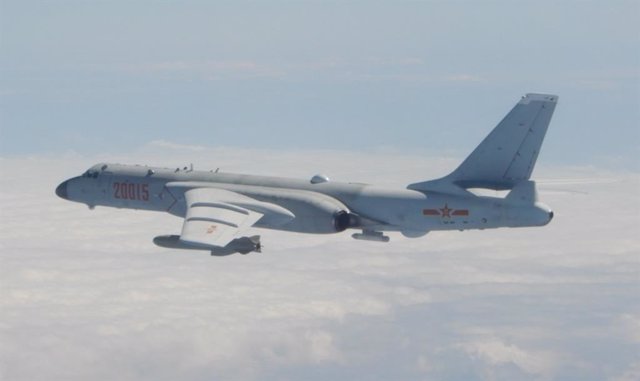 Bombardero chino H-6 en espacio aéreo de Taiwán