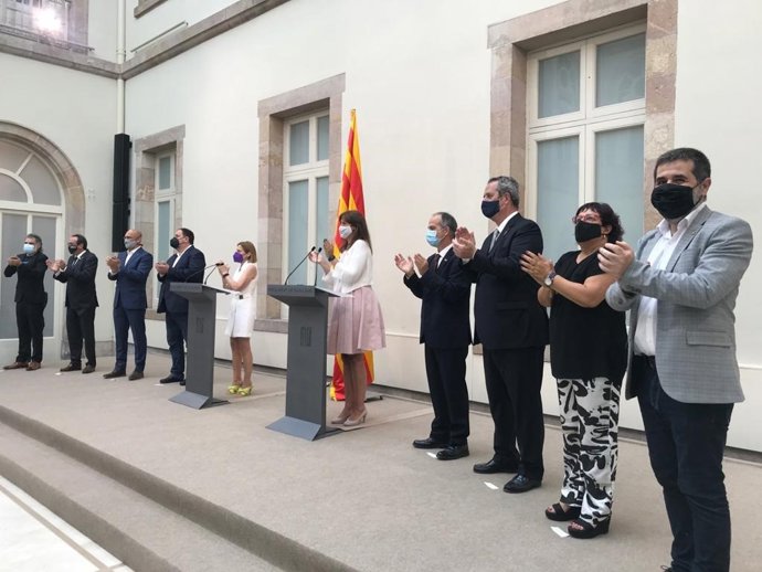 Archivo - La presidenta del Parlament, Laura Borrs, recibe a los indultados del 1-O en la Cámara catalana a 28 de junio de 2021, en Barcelona.