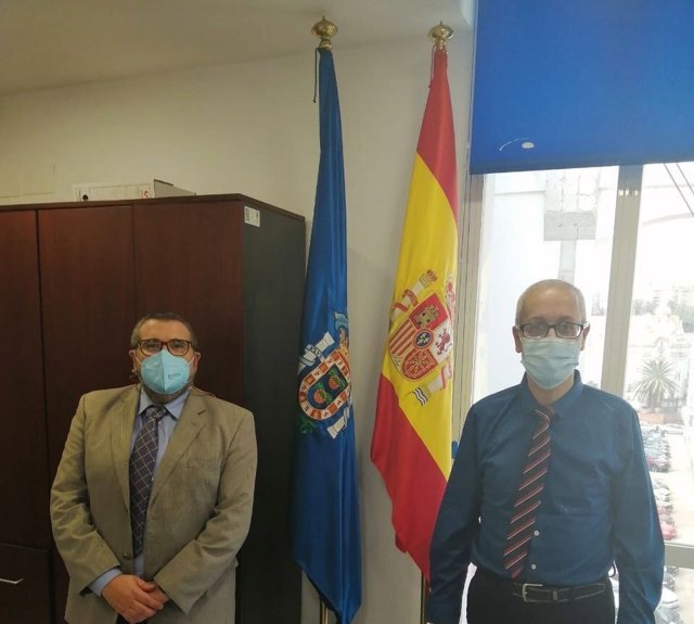 El viceconsejero de Participación Social de Melilla, Abderrahim Hammú, y el presidente de la Comunidad Judía de Melilla, Guagnich Wahnon