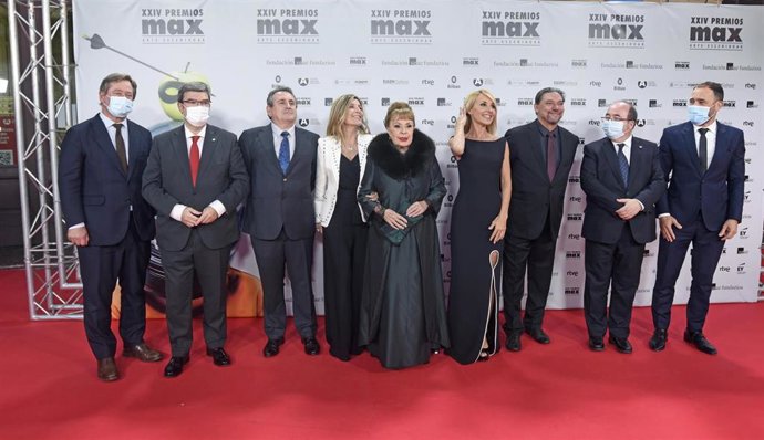 Autoridades y artistas en la gala de los Premios Max de teatro en Bilbao
