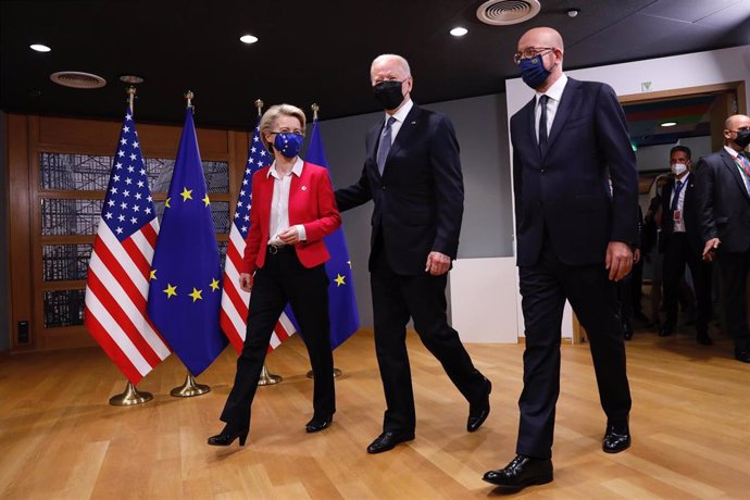 Archivo - La presidenta de la Comisión Europea, Ursula von der Leyen; el presidente de EEUU, Joe Biden, y el presidente del Consejo Europeo, Charles Michel, llegan a la cumbre UE-EEUU