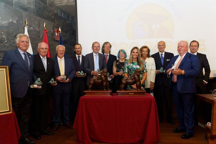 Loro Parque entrega el Premio Gorila 2019 y 2020 a la Dra. Robin