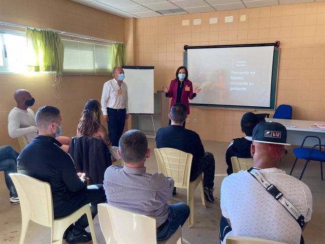 Sesión de Finanzas para Mortales, taller de educación financiera del Banco Santander.