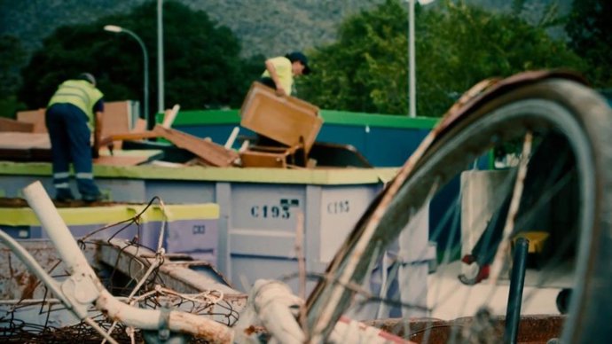 Archivo - Punto verde de residuos en Baleares.