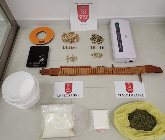 Droga y material intervenido al detenido en Ribaforada