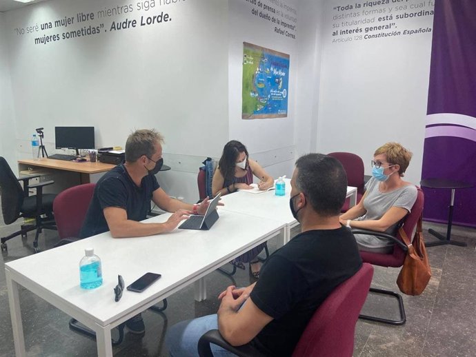 Imagen de la reunión mantenida durante el Día Mundial del Docente para analizar la situación de la educación regional