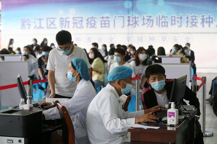 Archivo - Vacunación contra el coronavirus en China