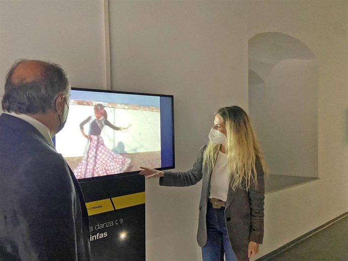 La delegada de la Junta en Cádiz, Ana Mestre, durante su visita al Museo de Algeciras.