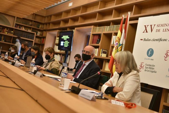 El consejero de Educación, Cultura, Deporte y Juventud, Pedro Uruñuela, ha intervenido esta mañana en el acto de inauguración del XV Seminario Internacional de la Lengua y el Periodismo que entre los días de hoy y mañana se celebra en la sede de Cilengua