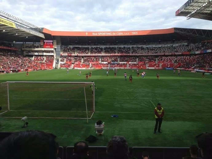 Archivo - Afición del Sporting de Gijón.