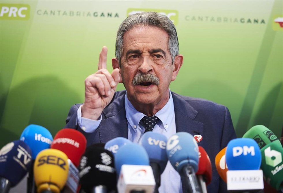 Archivo - El presidente de Cantabria y líder del PRC, Miguel Ángel Revilla