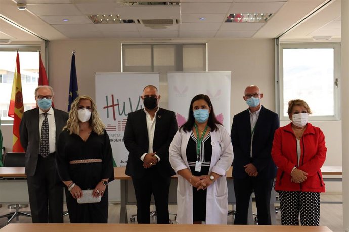 Acuerdo entre el Hospital Virgen de las Nieves y la Fundación Madrina